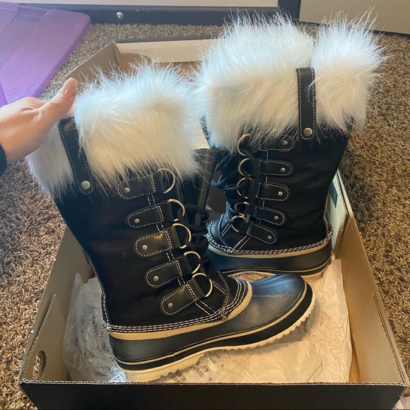 Sorel Winter Boots - Picture 1 of 7
